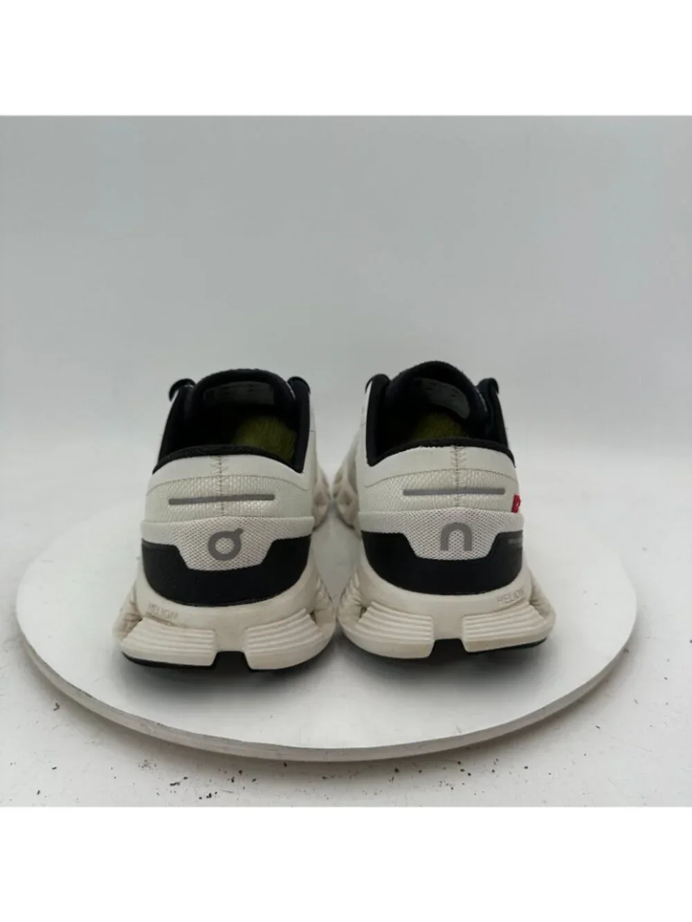 On Cloud X 3 Swiss Engineering Women Size 10 60.98697 White Black Shoes